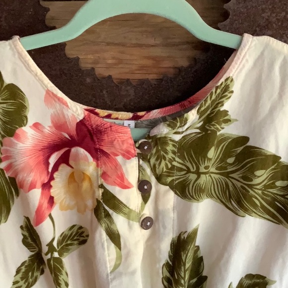 Hawaiian print and designed coverup - Picture 2 of 7